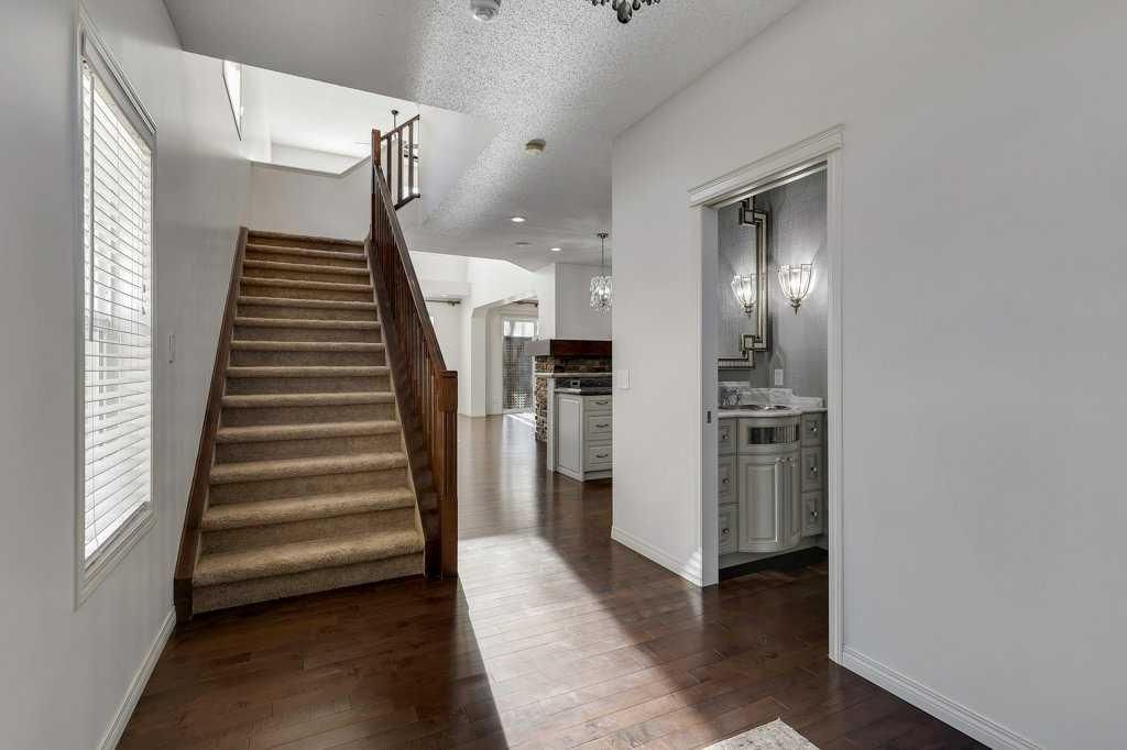 218 Valley Woods Place NW, Calgary — photo 3 of 50