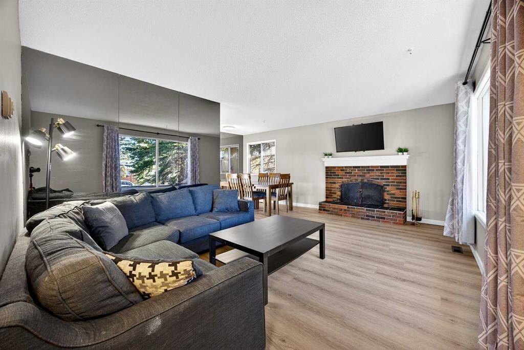 208 Silver Valley Rise NW, Calgary — photo 4 of 45
