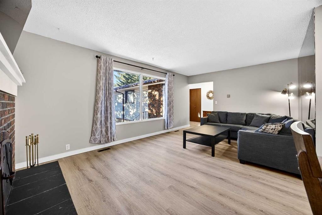 208 Silver Valley Rise NW, Calgary — photo 5 of 45