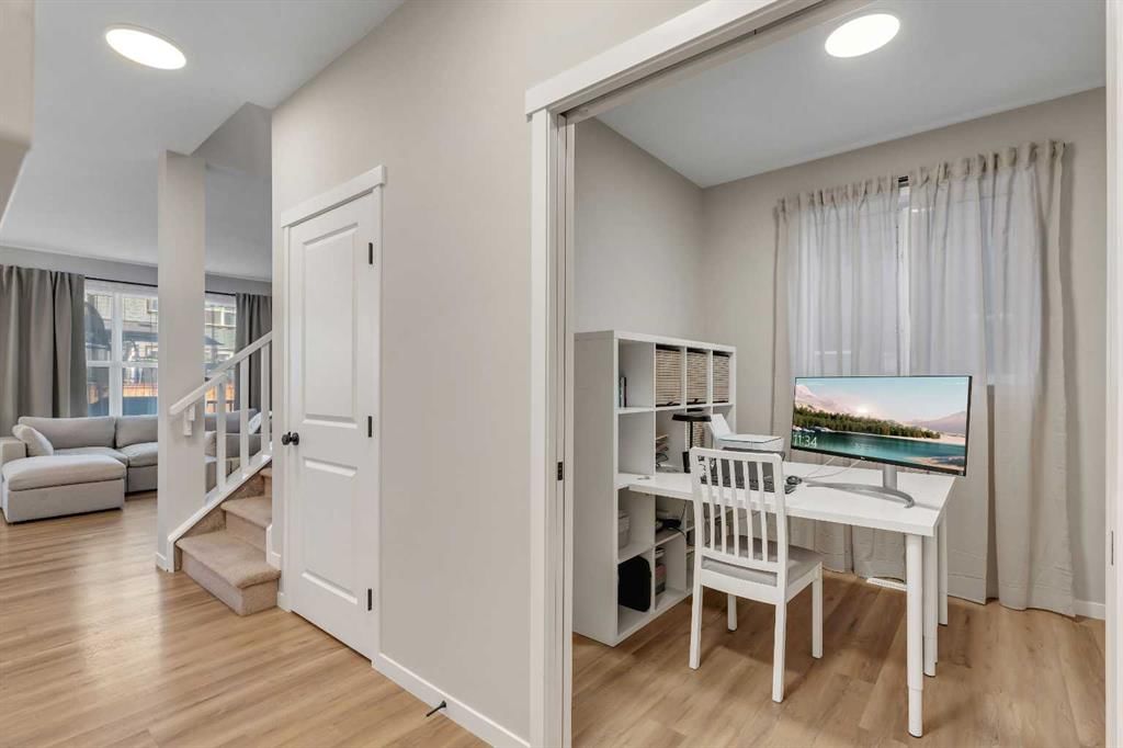 160 Magnolia Terrace SE, Calgary — photo 3 of 48
