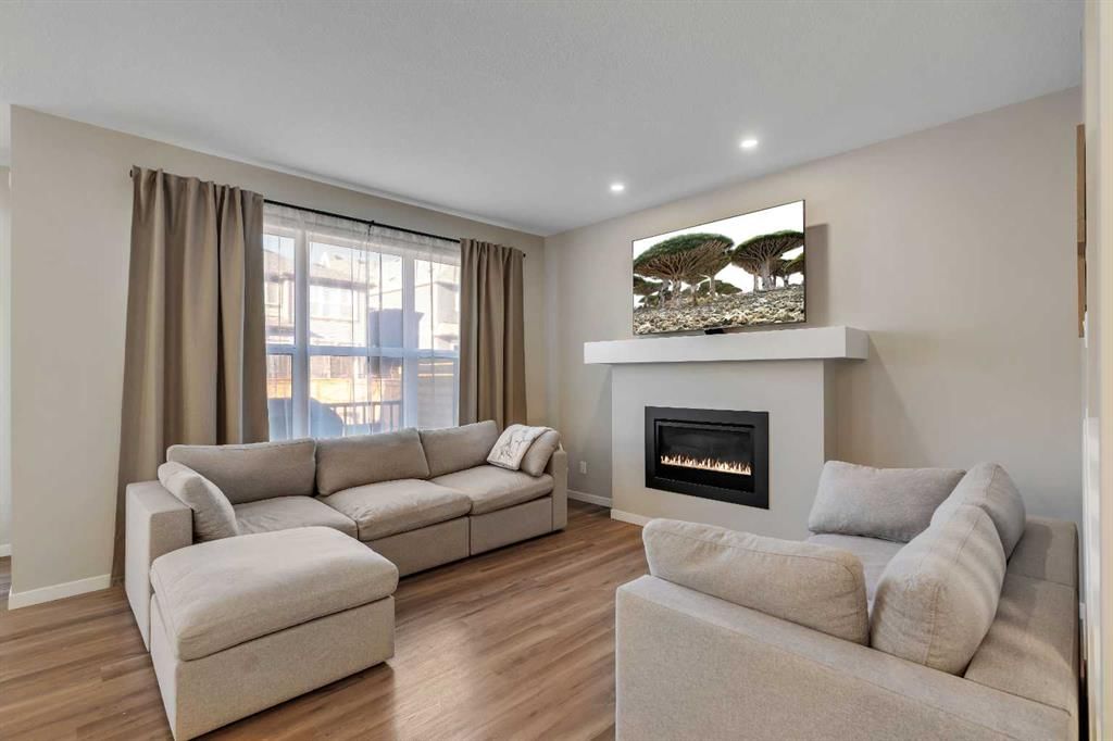 160 Magnolia Terrace SE, Calgary — photo 4 of 48
