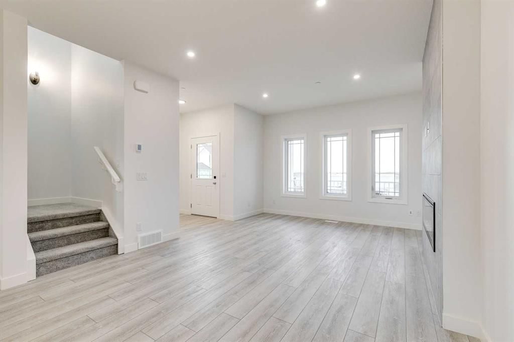 479 Hotchkiss Manor SE, Calgary — photo 4 of 22