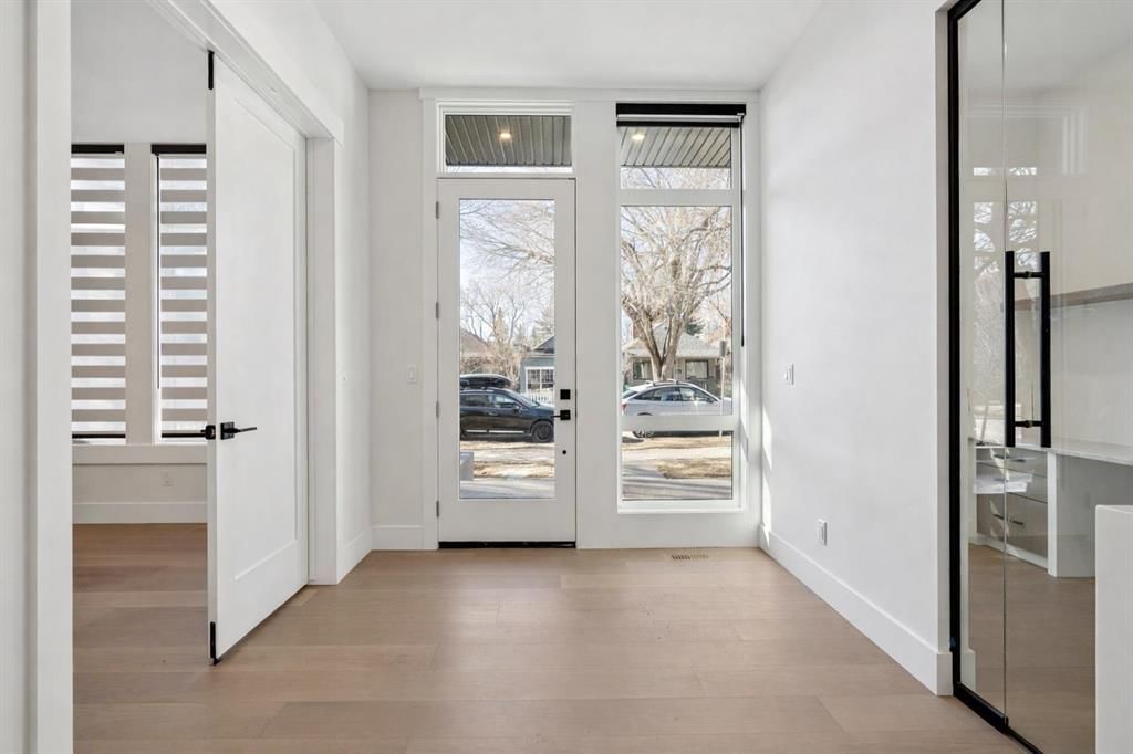 320 15 Street NW, Calgary — photo 4 of 50
