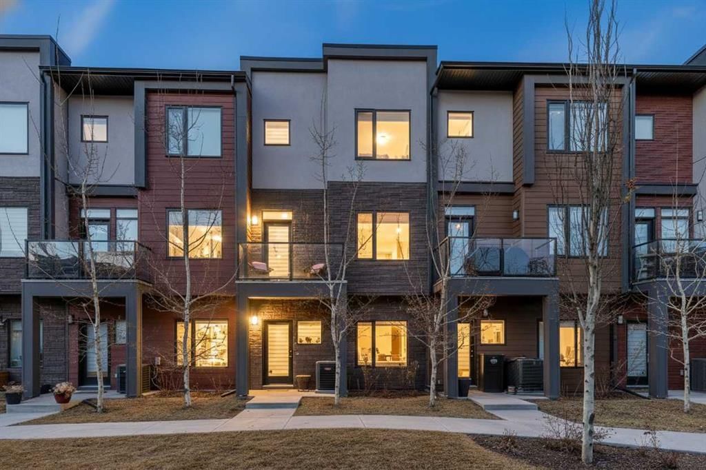 247 Greenbriar Common NW, Calgary — main listing photo