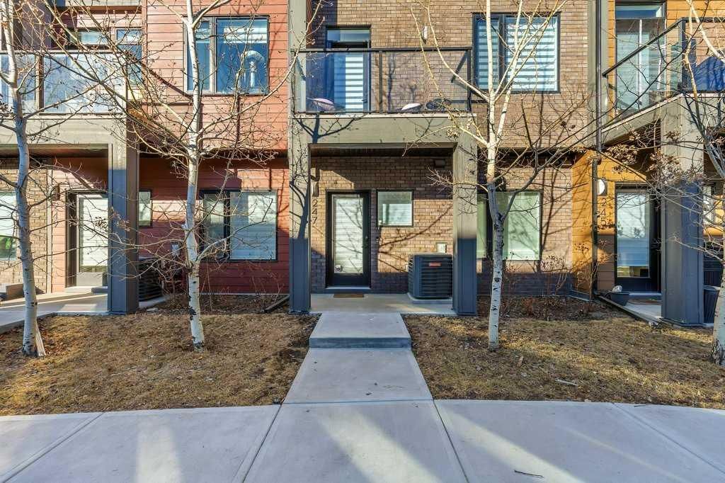 247 Greenbriar Common NW, Calgary — photo 2 of 47