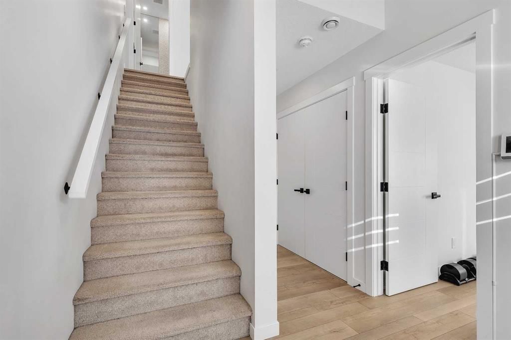 247 Greenbriar Common NW, Calgary — photo 3 of 47