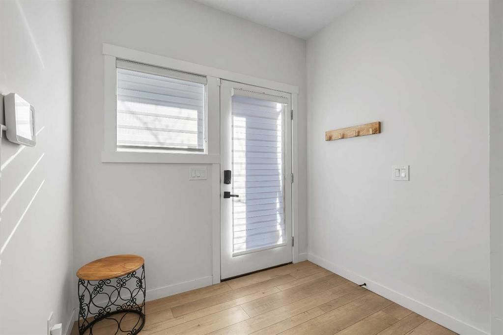 247 Greenbriar Common NW, Calgary — photo 4 of 47