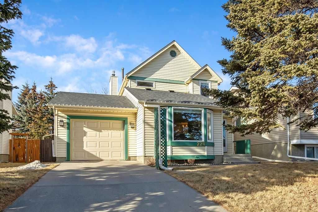 220 Scenic Way NW, Calgary — main listing photo
