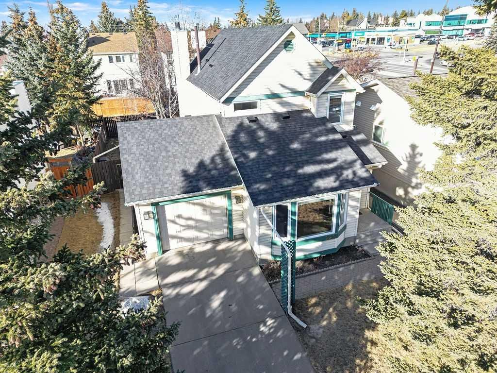 220 Scenic Way NW, Calgary — photo 3 of 41