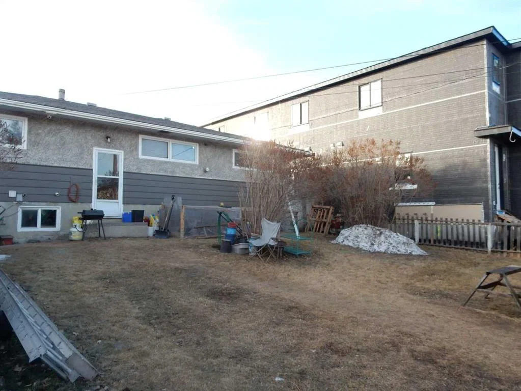 1330 34 Street SE, Calgary — photo 4 of 31