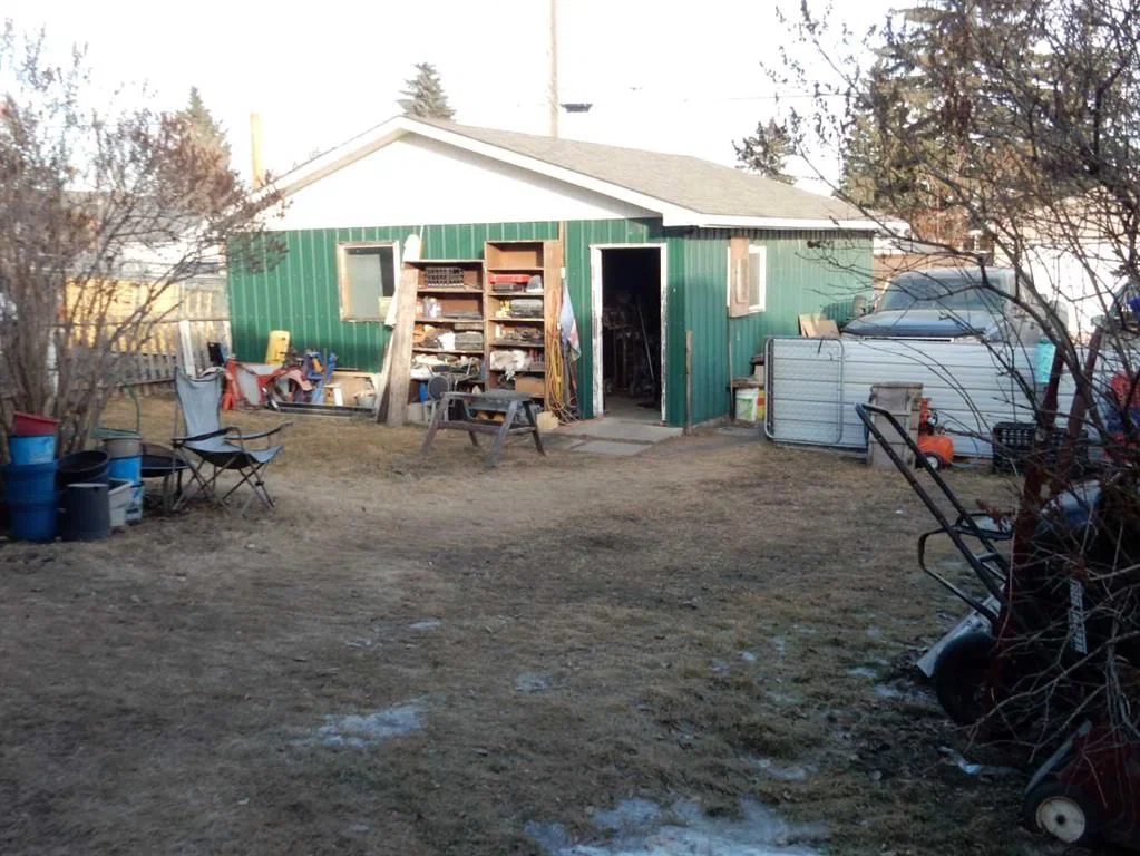 1330 34 Street SE, Calgary — photo 5 of 31
