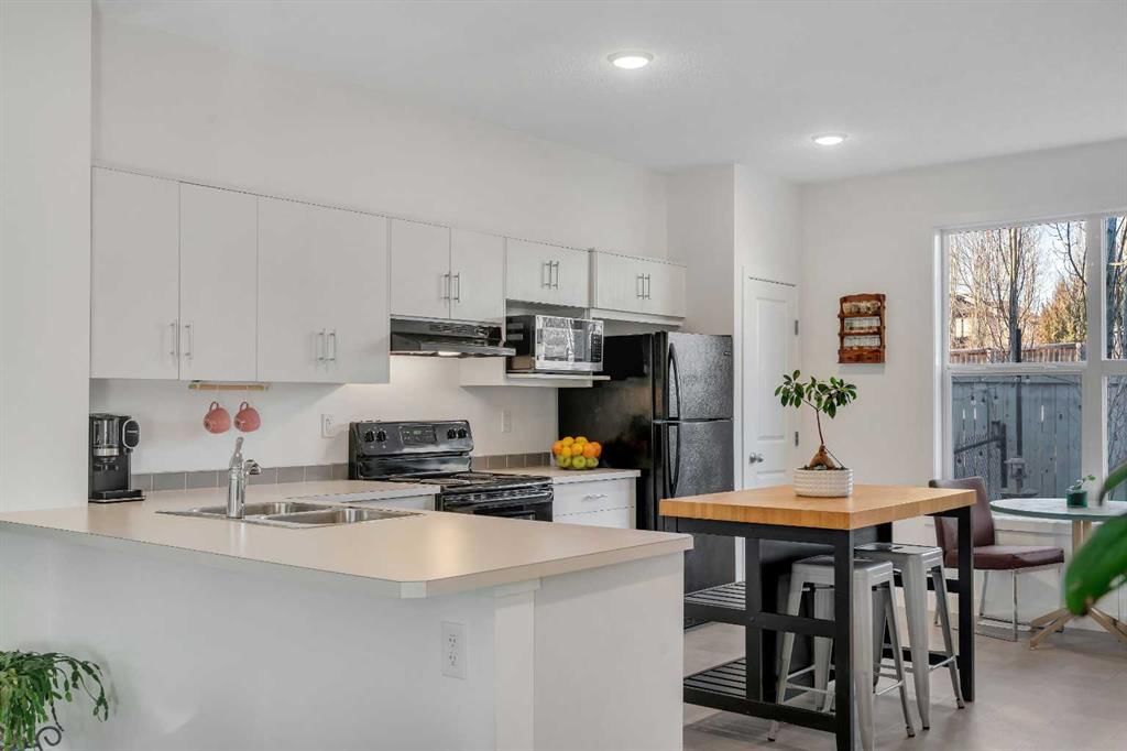 507 Silverado Skies Common SW, Calgary — photo 5 of 37