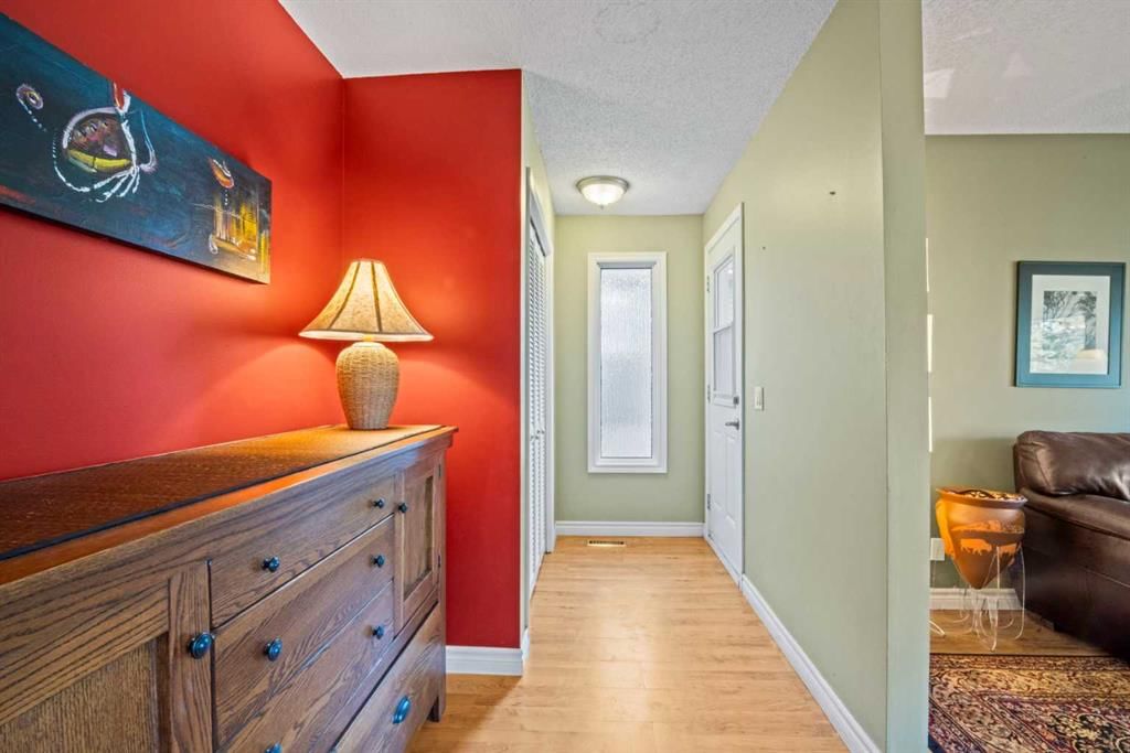 276 Macewan Glen Drive NW, Calgary — photo 2 of 40
