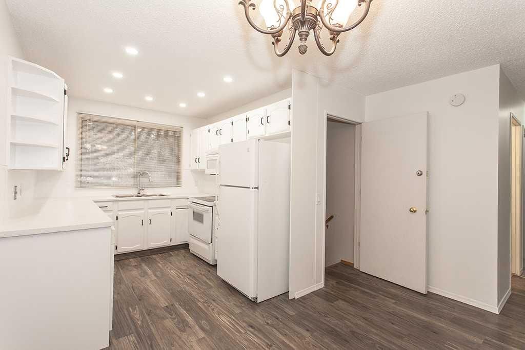 1852 Lynnover Road SE, Calgary — photo 4 of 39