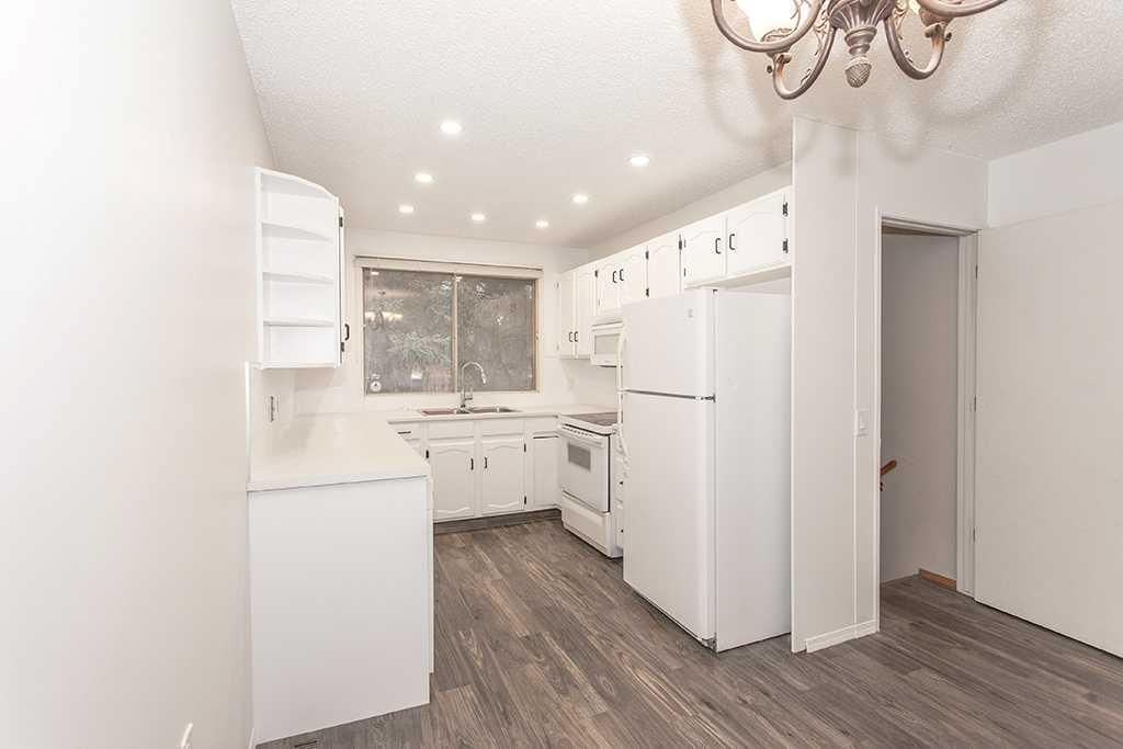 1852 Lynnover Road SE, Calgary — photo 5 of 39