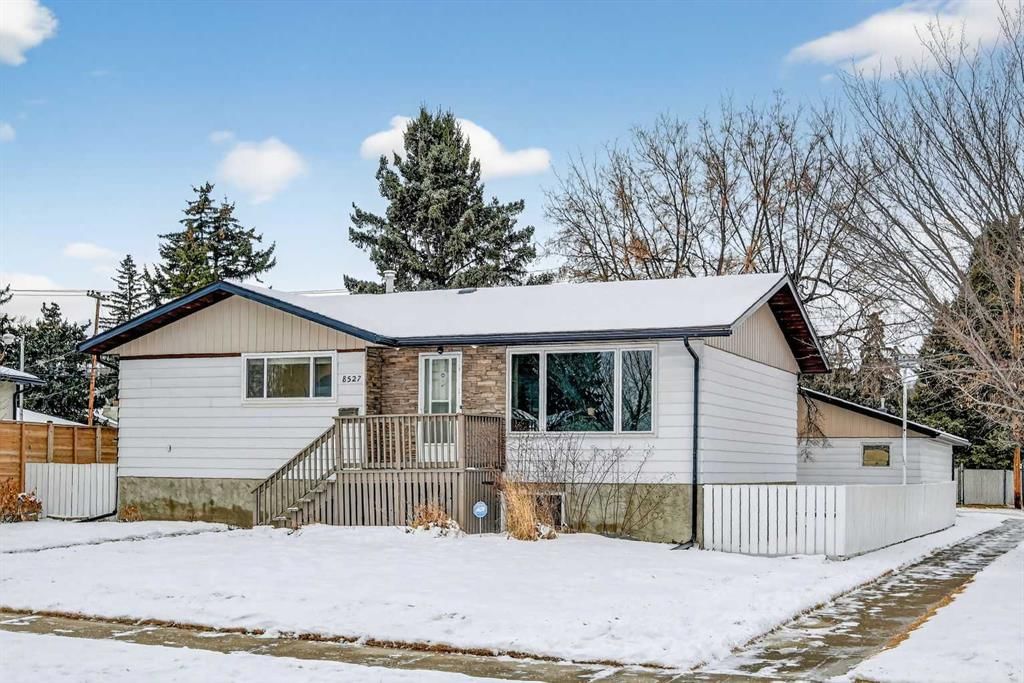 8527 Bowglen Road NW, Calgary — photo 3 of 44