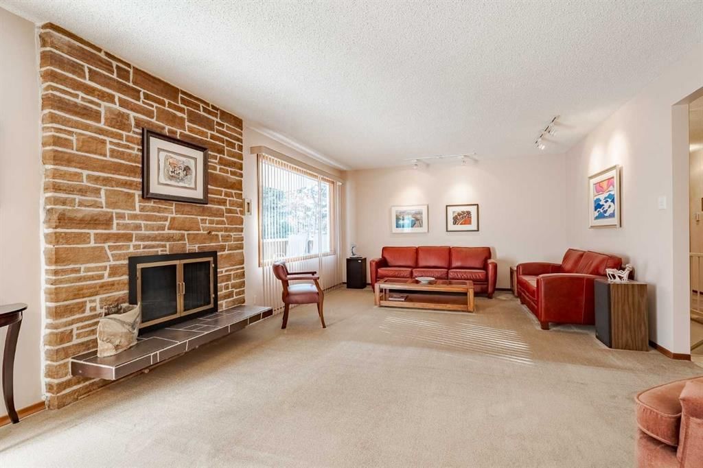 2731 48 Avenue NW, Calgary — photo 5 of 38