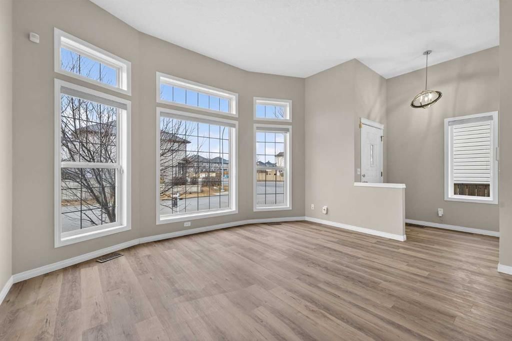 87 Saddlebrook Gardens NE, Calgary — photo 4 of 40