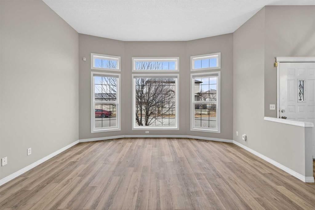 87 Saddlebrook Gardens NE, Calgary — photo 5 of 40