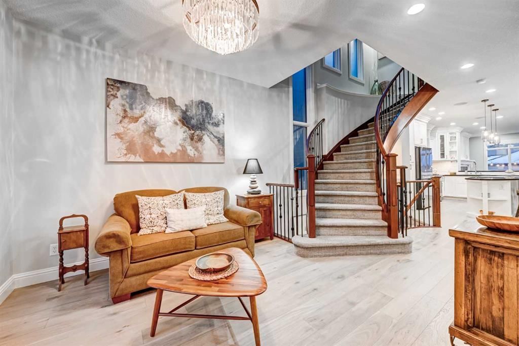 2037 47 Avenue SW, Calgary — photo 4 of 41
