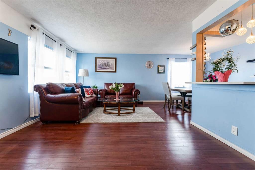314 Olympia Crescent SE, Calgary — photo 3 of 42