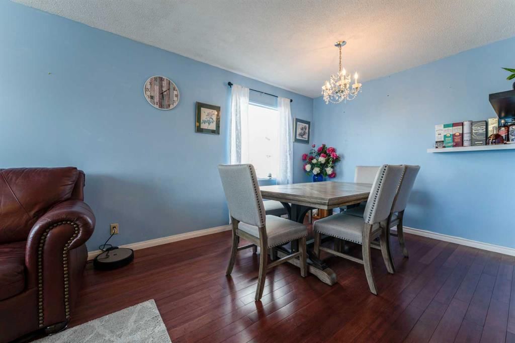 314 Olympia Crescent SE, Calgary — photo 4 of 42