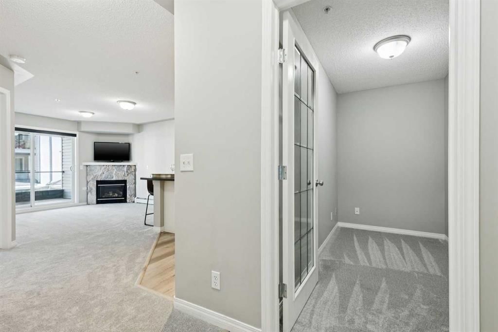 209, 369 Rocky Vista Park NW, Calgary — photo 2 of 23