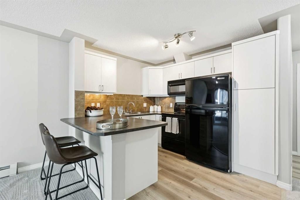 209, 369 Rocky Vista Park NW, Calgary — photo 5 of 23