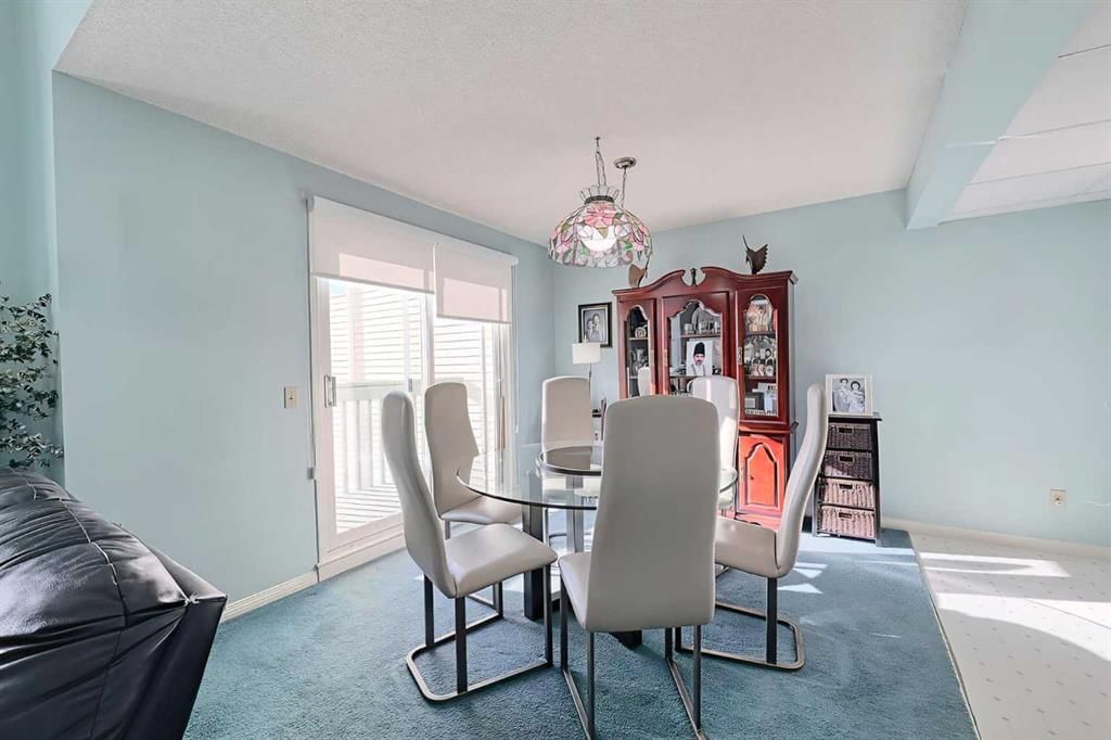 317 Sandringham Road NW, Calgary — photo 3 of 41