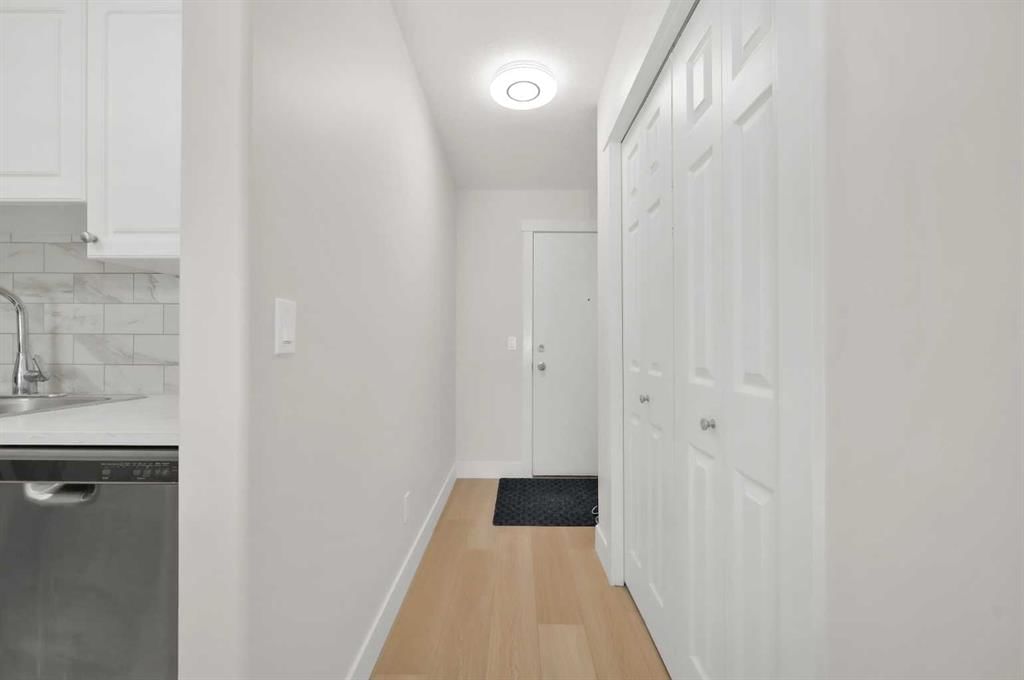 110, 1000 Citadel Meadow Point NW, Calgary — photo 5 of 20