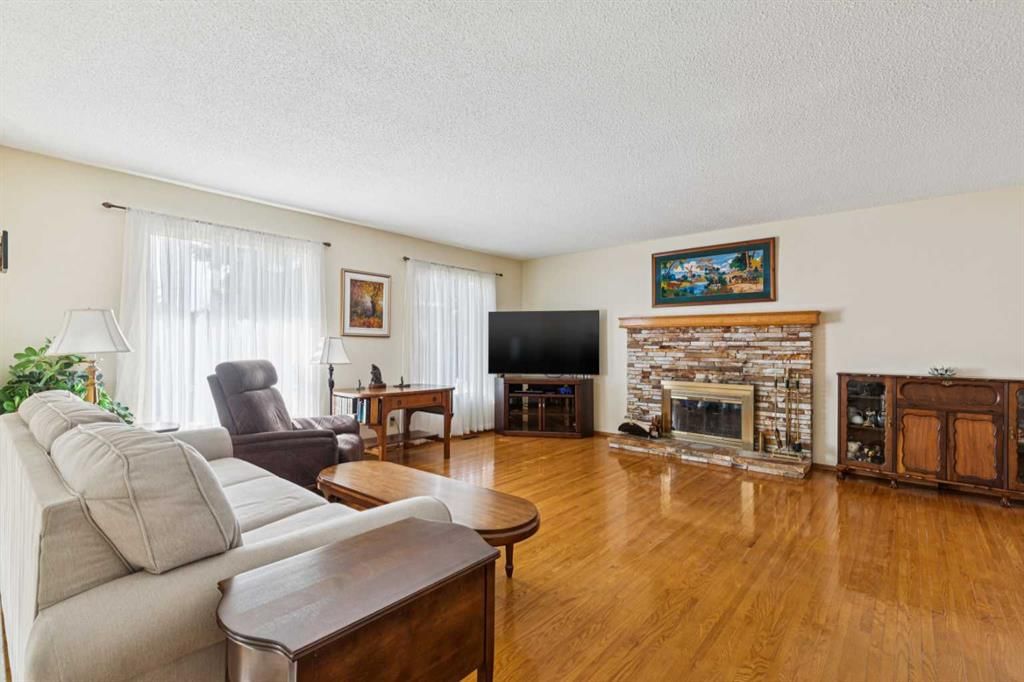11427 Wilkes Road SE, Calgary — photo 3 of 50