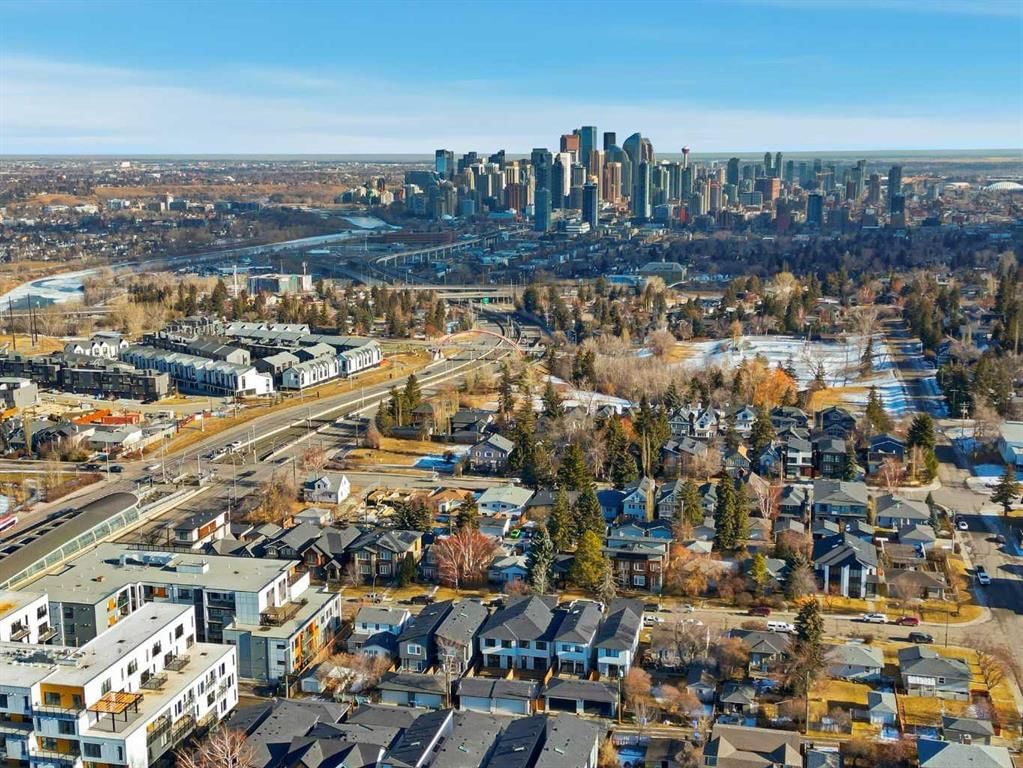 1427 26A Street SW, Calgary — photo 3 of 50