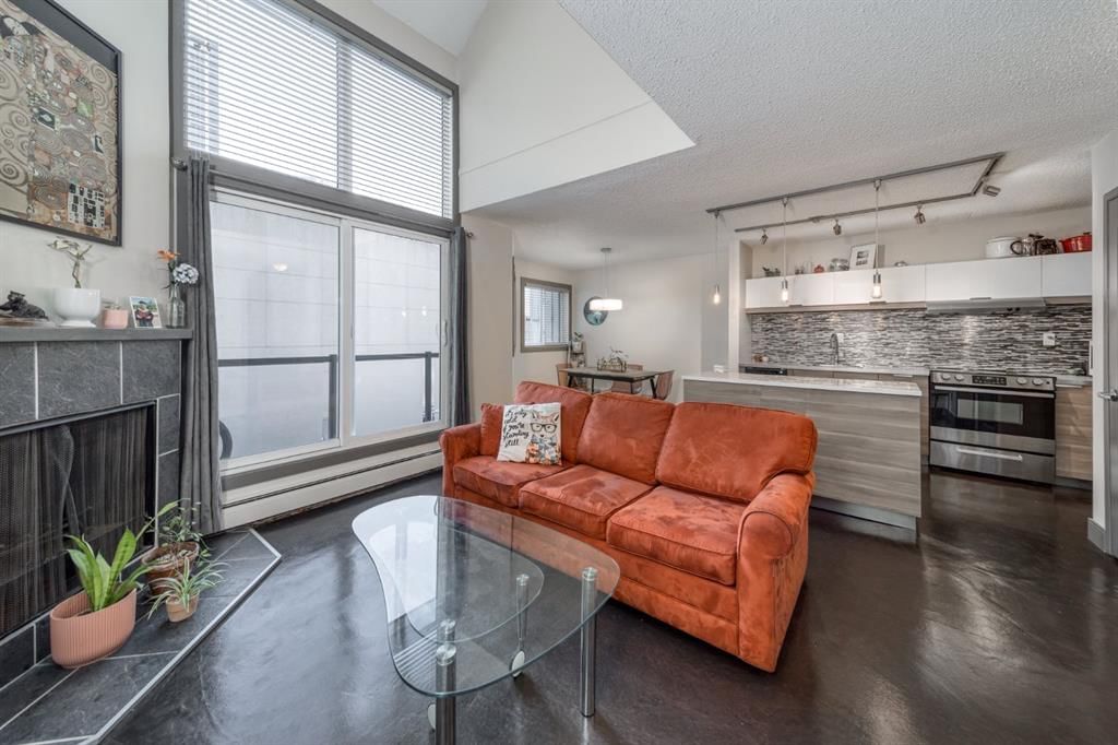 17, 711 3 Avenue SW, Calgary — main listing photo