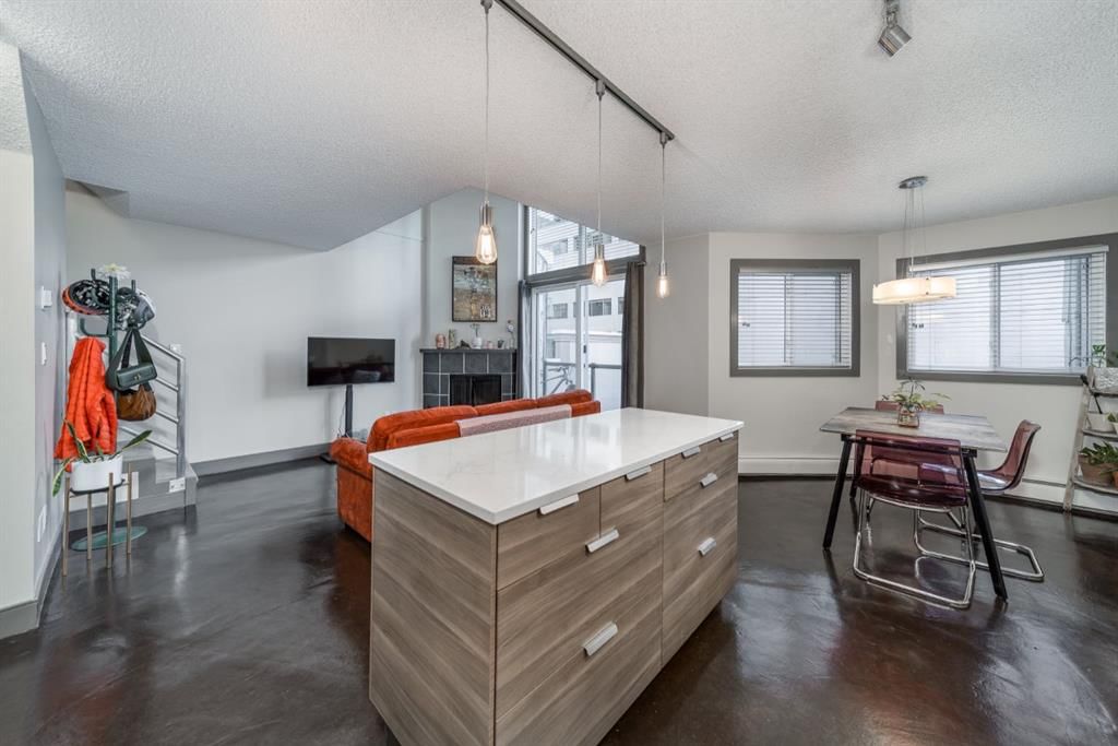 17, 711 3 Avenue SW, Calgary — photo 2 of 33