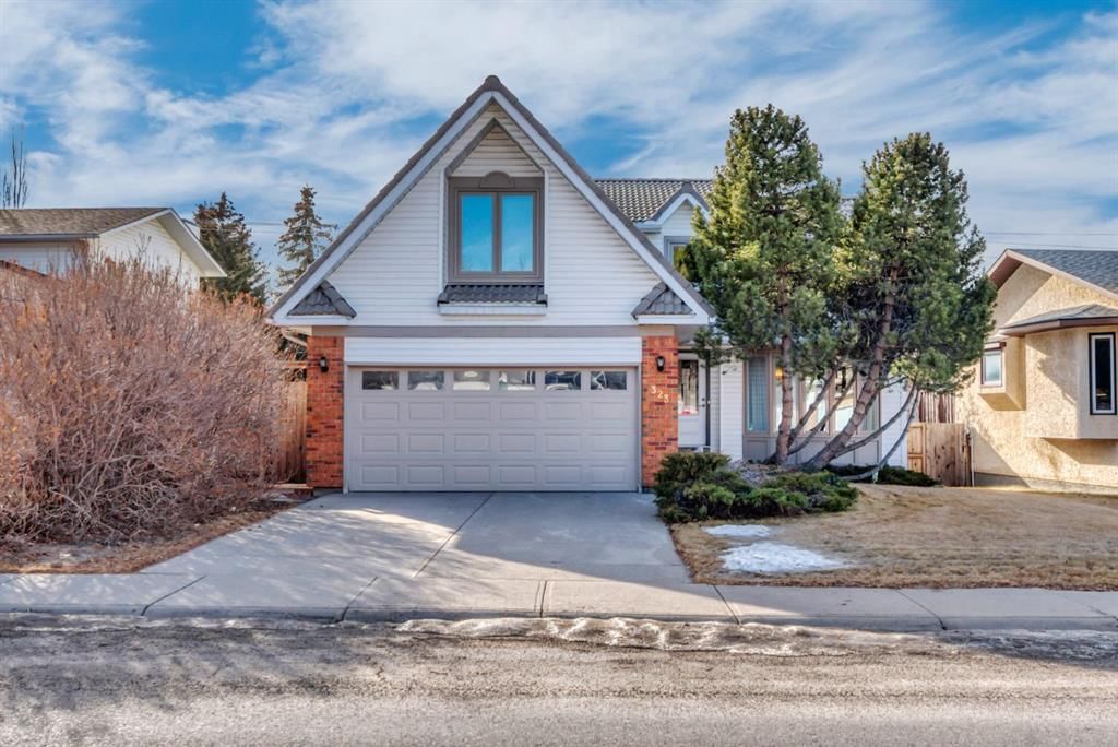 323 Hawkwood Boulevard NW, Calgary — photo 2 of 48