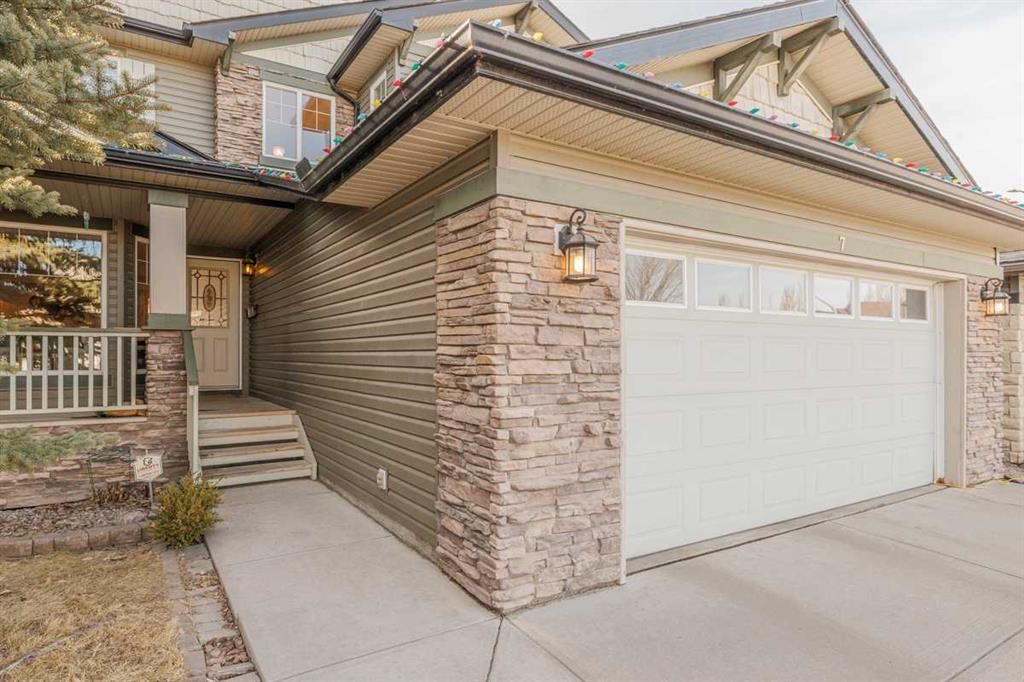 7 Chapala Terrace SE, Calgary — photo 4 of 43