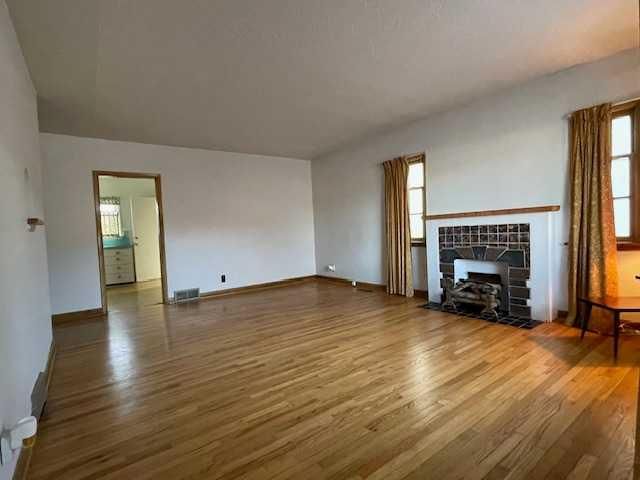 2603 4 Avenue NW, Calgary — photo 2 of 9