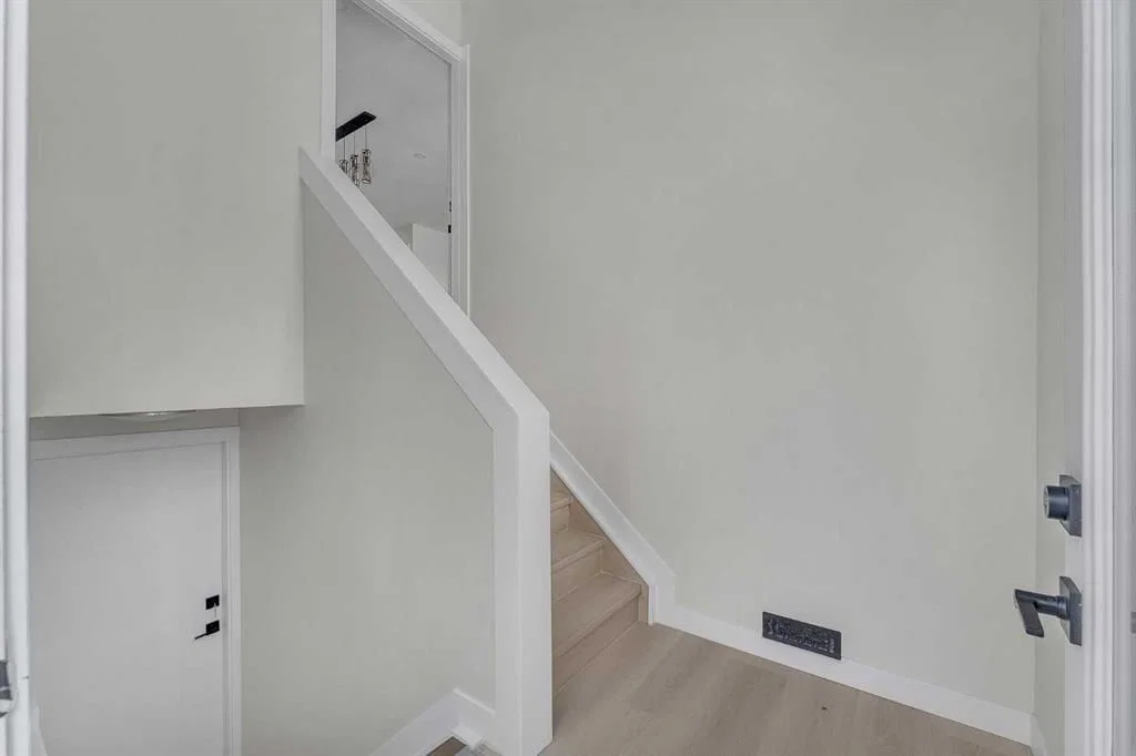 8420 Centre Street NE, Calgary — photo 5 of 37
