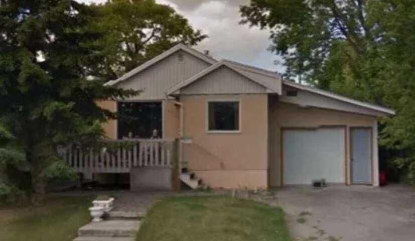 1307 25 Street SE, Calgary — photo 4 of 12