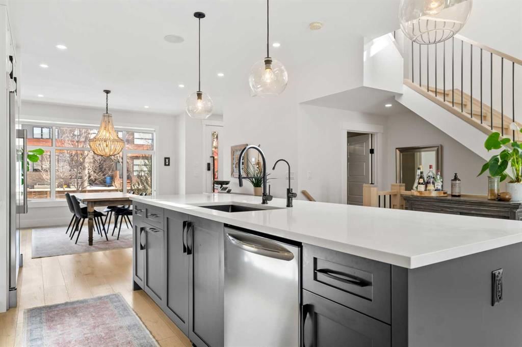 3319 41 Street SW, Calgary — photo 5 of 43