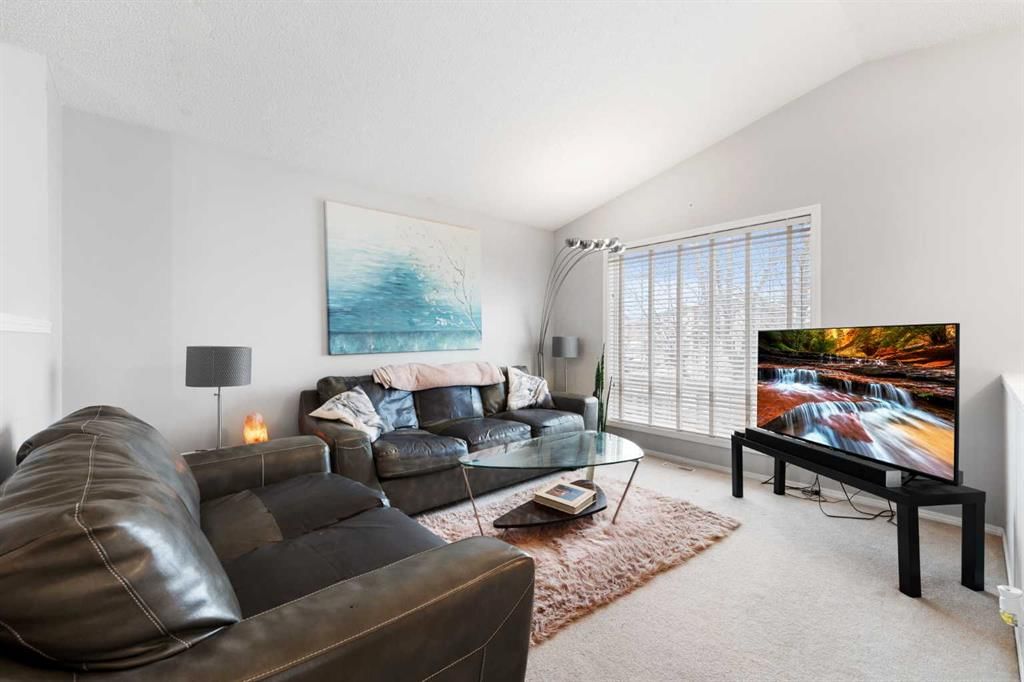 127 Tarawood Road NE, Calgary — photo 3 of 32
