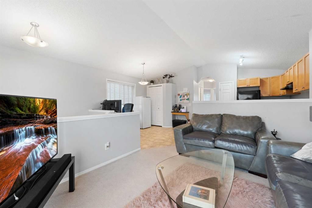 127 Tarawood Road NE, Calgary — photo 4 of 32