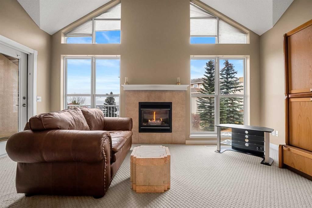 702 Patterson View SW, Calgary — photo 4 of 42