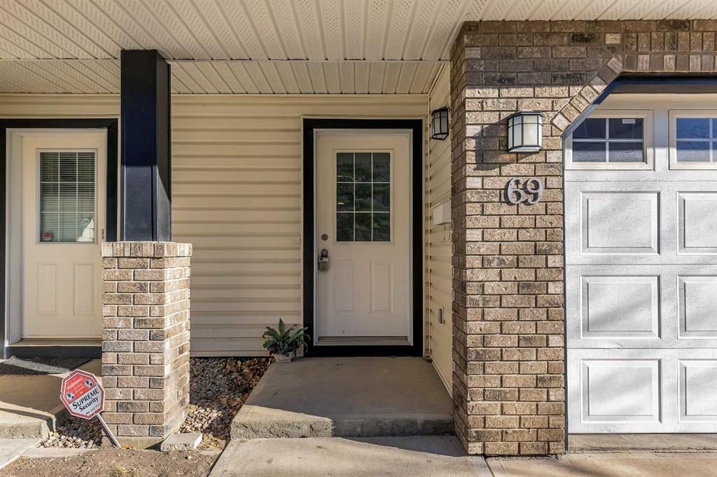 69 Cougar Ridge Mews SW, Calgary — photo 4 of 37