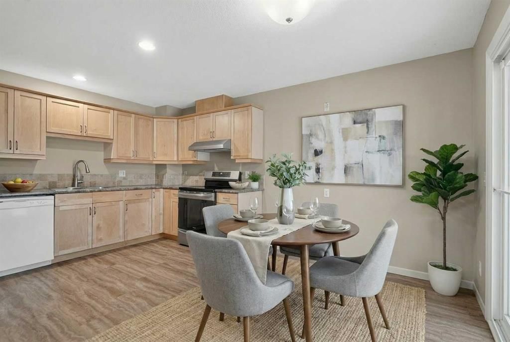 637 Whitewood Road NE, Calgary — photo 4 of 50