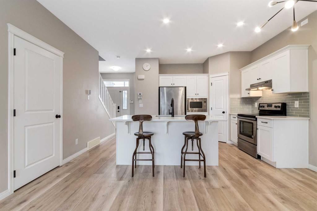 730 Belmont Drive SW, Calgary — photo 5 of 35