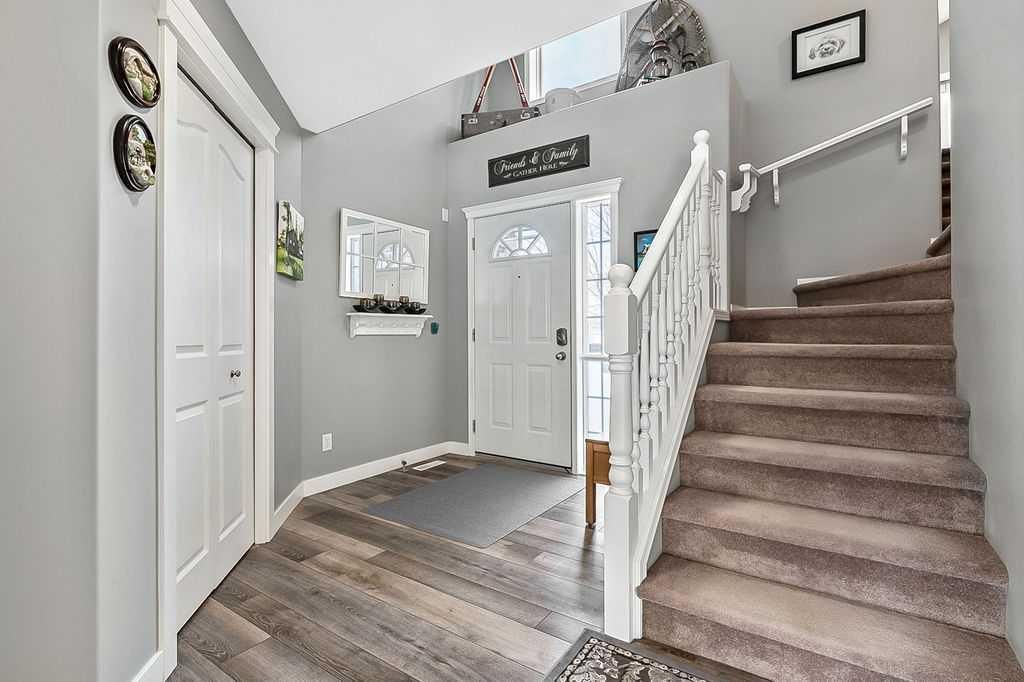 115 Cougarstone Square SW, Calgary — photo 4 of 48