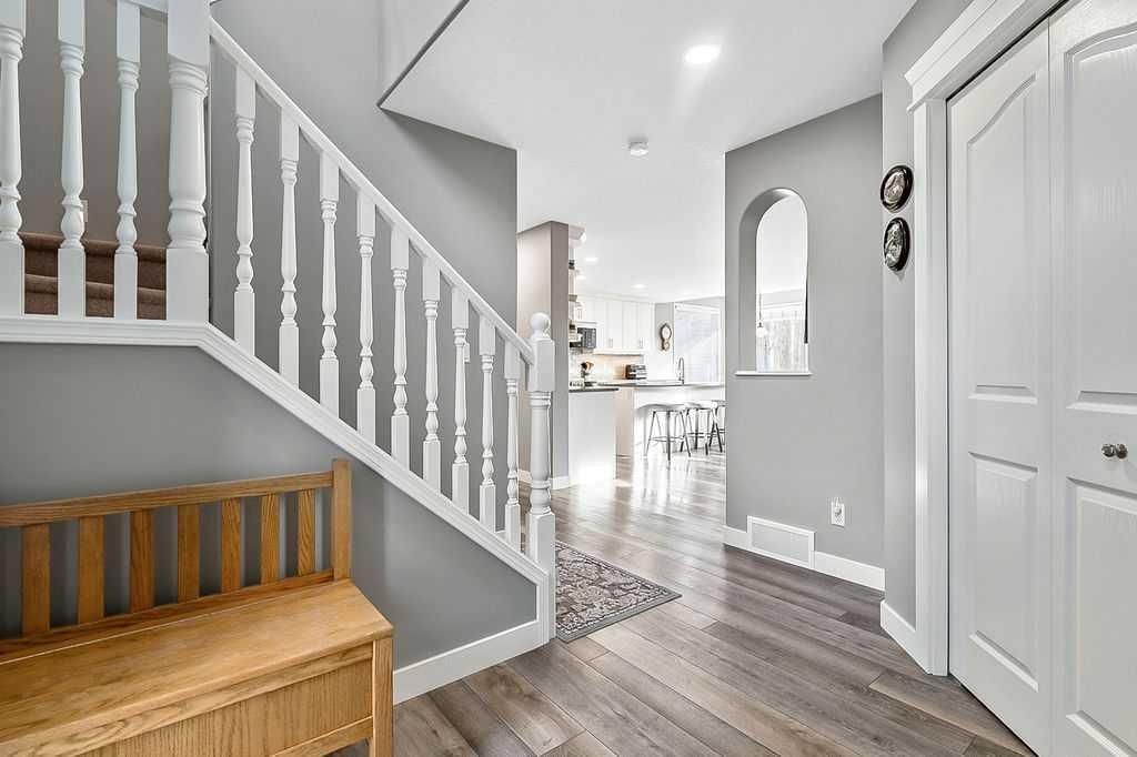 115 Cougarstone Square SW, Calgary — photo 5 of 48
