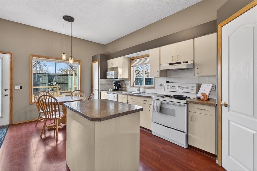 68 Coventry Green NE, Calgary — photo 2 of 46