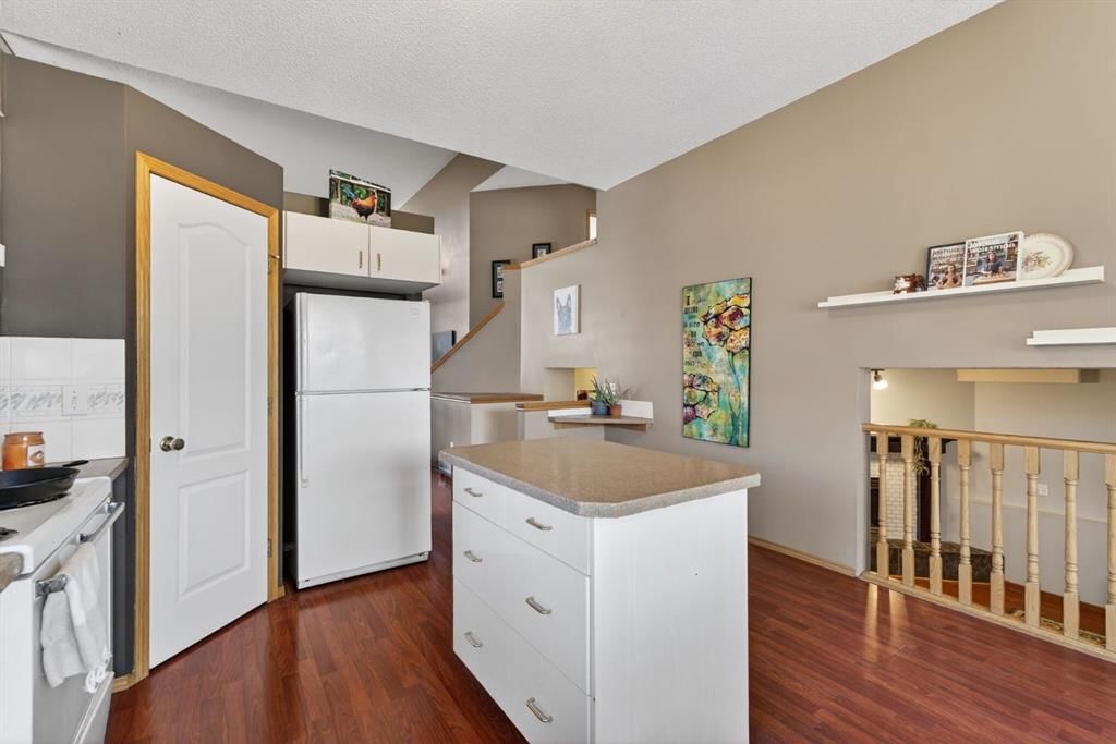 68 Coventry Green NE, Calgary — photo 4 of 46